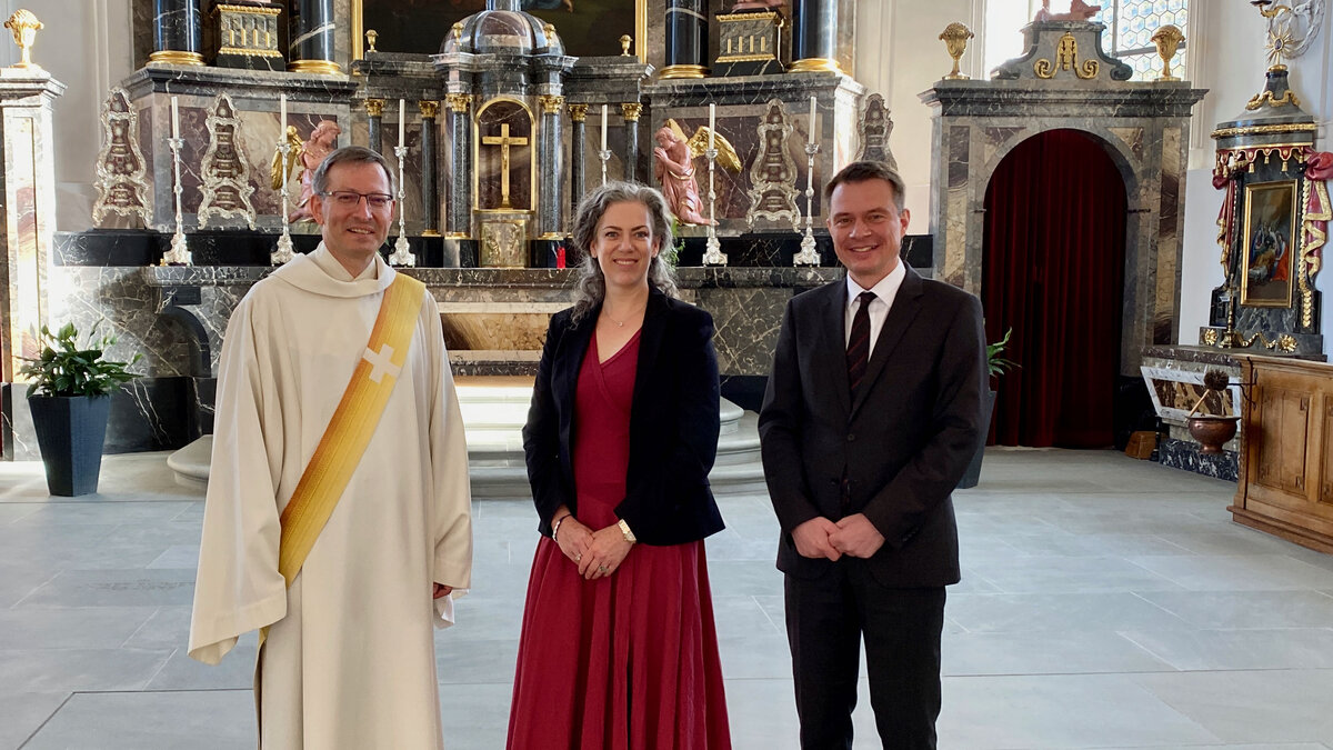 Bild v.l.n.r.: Urs Corradini, Denise Hürlimann und Peter Willi werden den ökumenischen Weihnachts-Fernsehgottesdienst auf Tele1 gemeinsam gestalten.