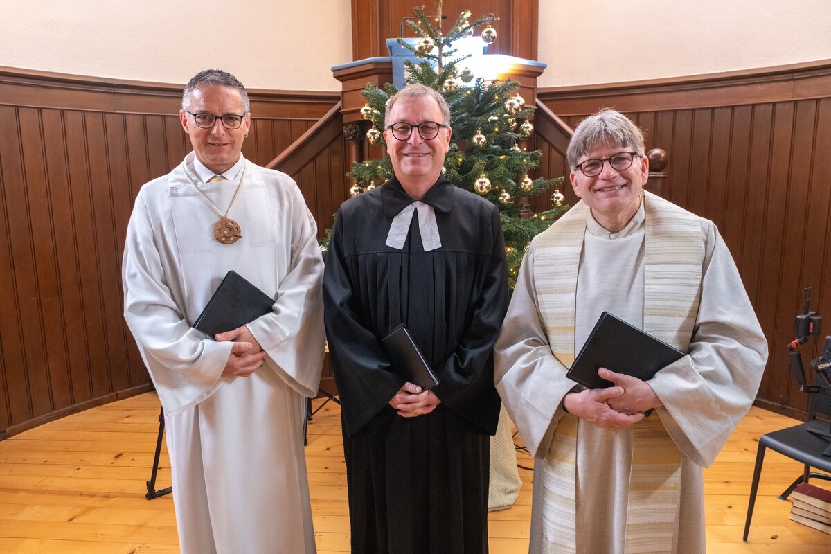 Den Fernsehgottesdienst gestalten Michael Brauchart, Michel Müller und Adrian Suter. (Bild Dominik Thali) 